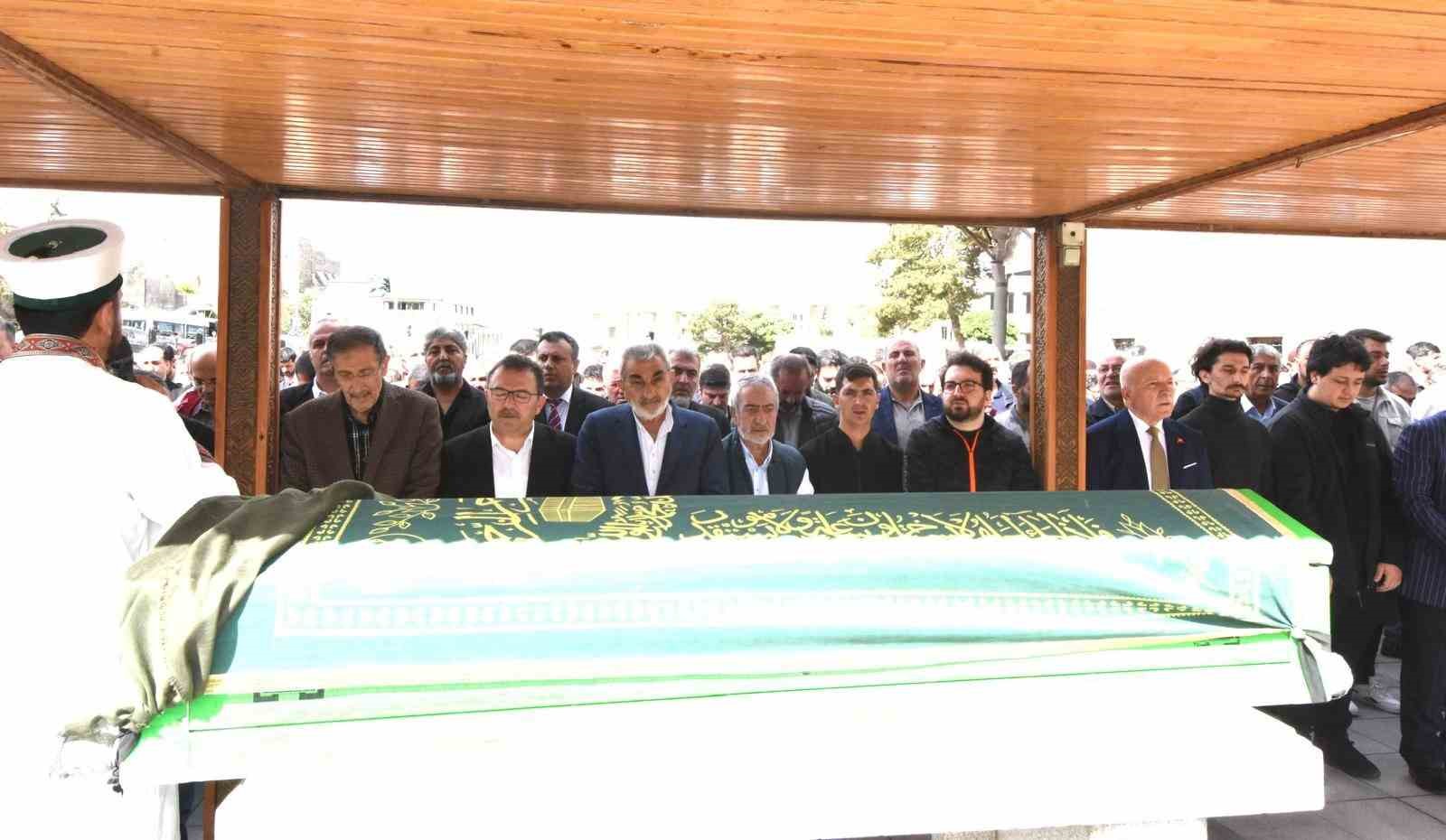 Paland&ouml;ken Belediyesi eski başkanı Orhan Bulutlar&rsquo;ın acı g&uuml;n&uuml;: Kız Kardeşi Edibe Avcı son yolculuğuna uğurlandı