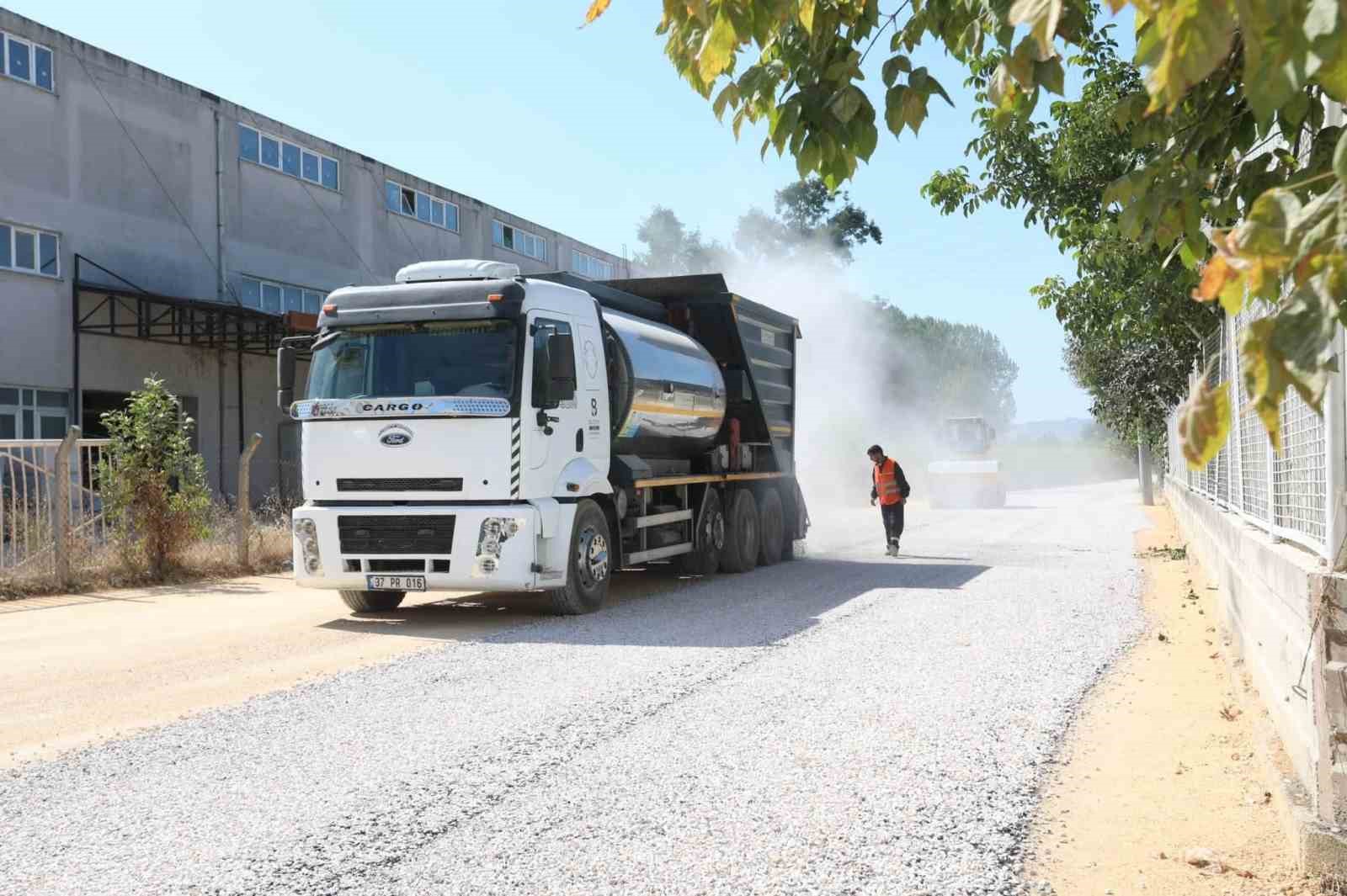 Cerrah&rsquo;ta Veysel Karani Caddesine sathi kaplama yapıldı