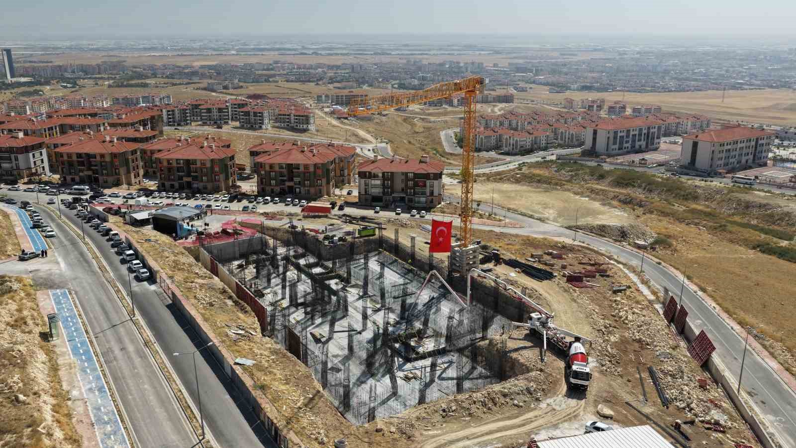 Konya B&uuml;y&uuml;kşehir&rsquo;in Ardı&ccedil;lı TOKİ&rsquo;ye 300 milyon lira bedelle kazandıracağı Gen&ccedil;lik Kamp&uuml;s&uuml;&rsquo;n&uuml;n temeli atıldı