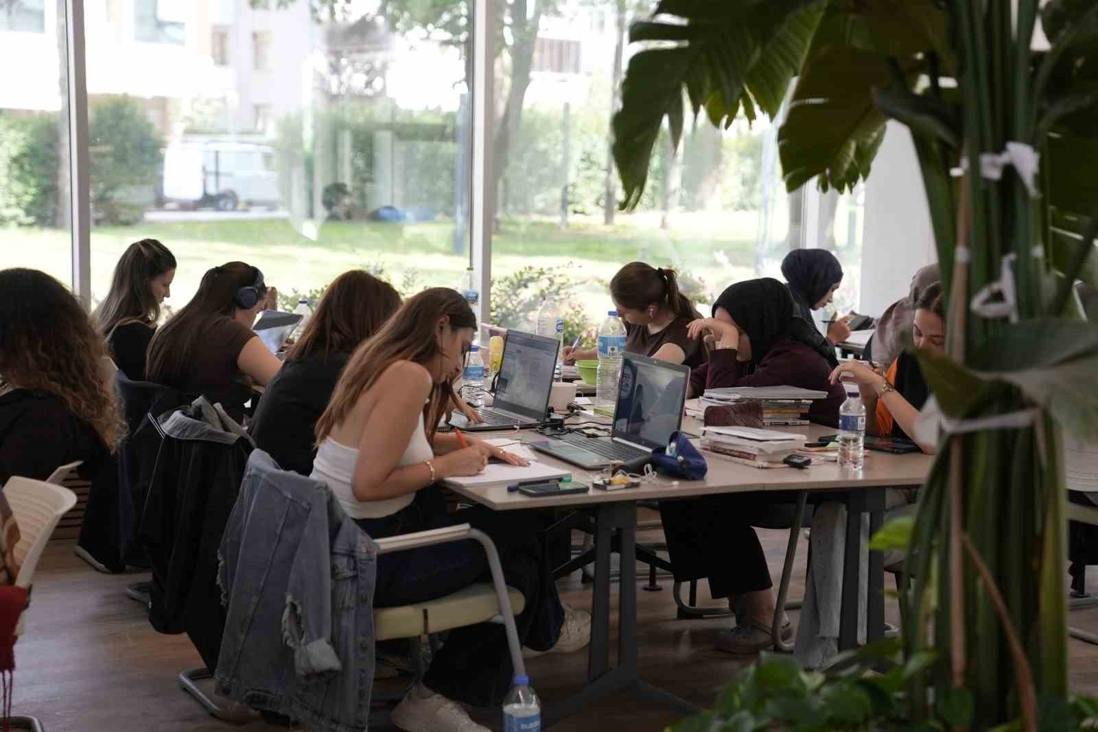 1,5 yıl boyunca her g&uuml;n o kapıya geldi T&uuml;rkiye derecesi yaptı