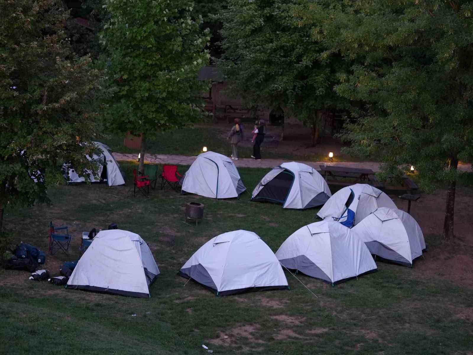 D&uuml;zce&rsquo;de gen&ccedil;ler doğa kampında buluştu