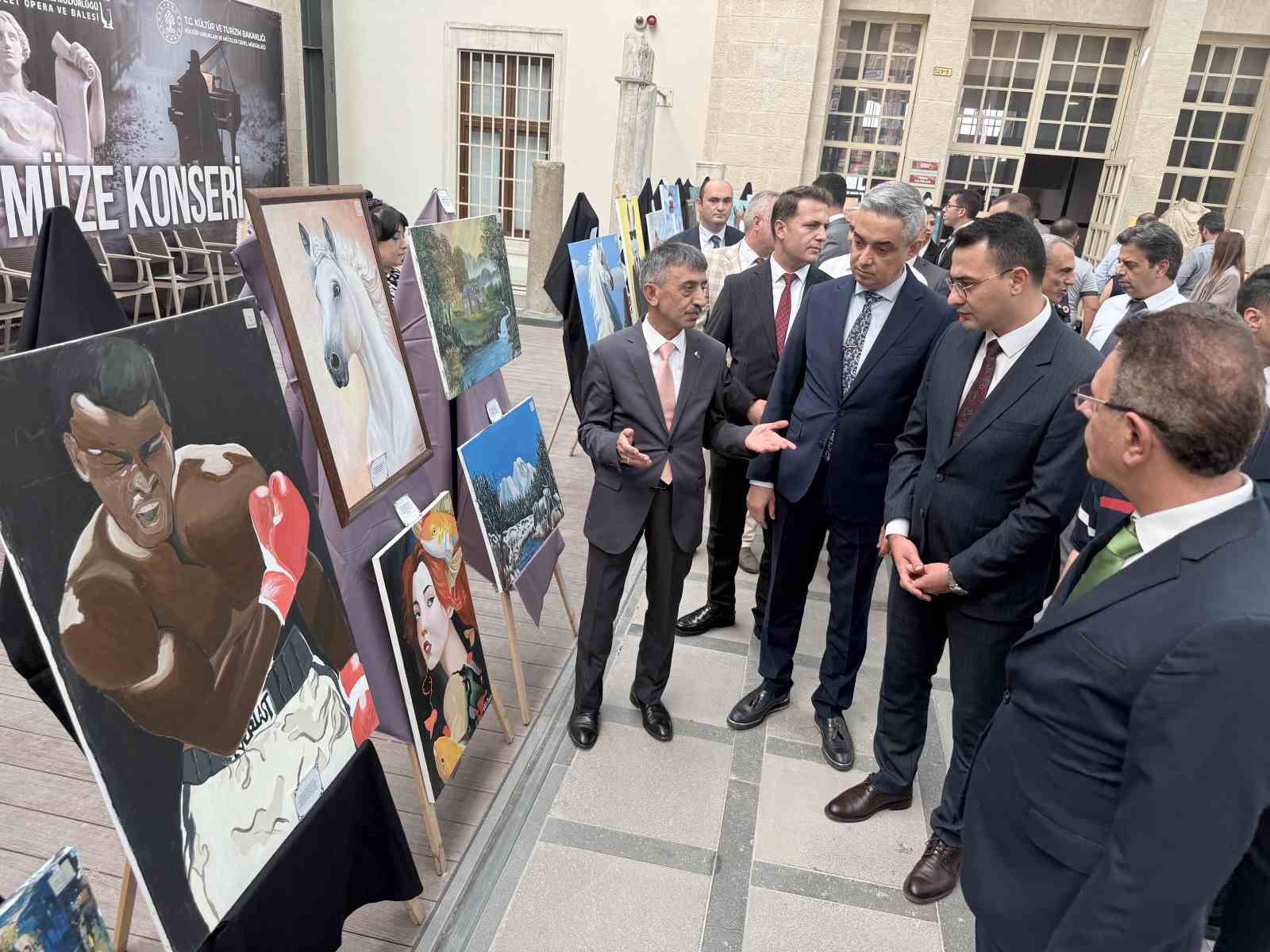 Tarsus&rsquo;ta h&uuml;k&uuml;ml&uuml;lerin el emeği eserleri sergilendi