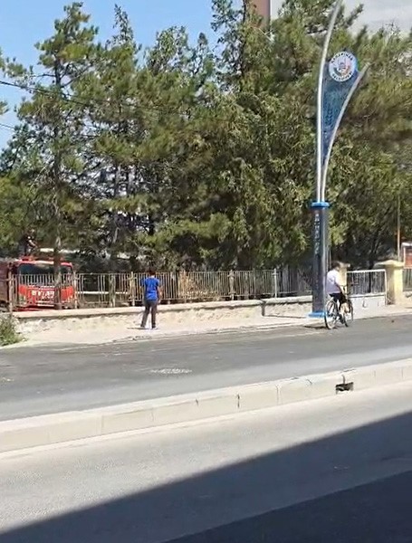 Karapınar&rsquo;da iki ayrı ot yangını paniğe neden oldu