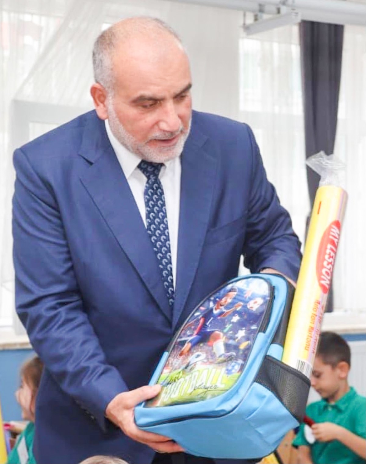 Başkan Sandık&ccedil;ı: "Birinci sınıfa başlayan t&uuml;m &ouml;ğrencilere &ccedil;anta ve kırtasiye seti belediyemizden hediye"