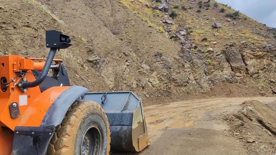 Sason’da heyelan ve taş düşmeleri nedeniyle kapanan köy yolları ulaşıma açıldı