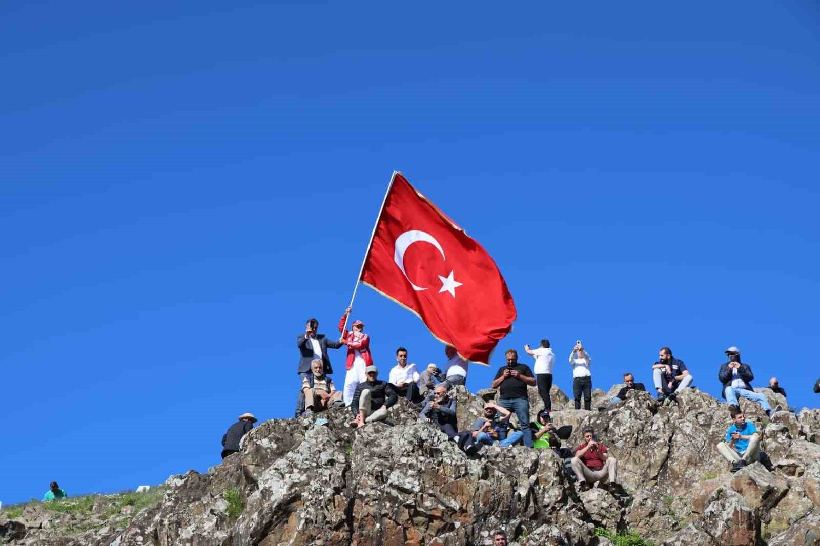Başkan Gen&ccedil;&rsquo;ten Harmantepe Şehitlerine vefa