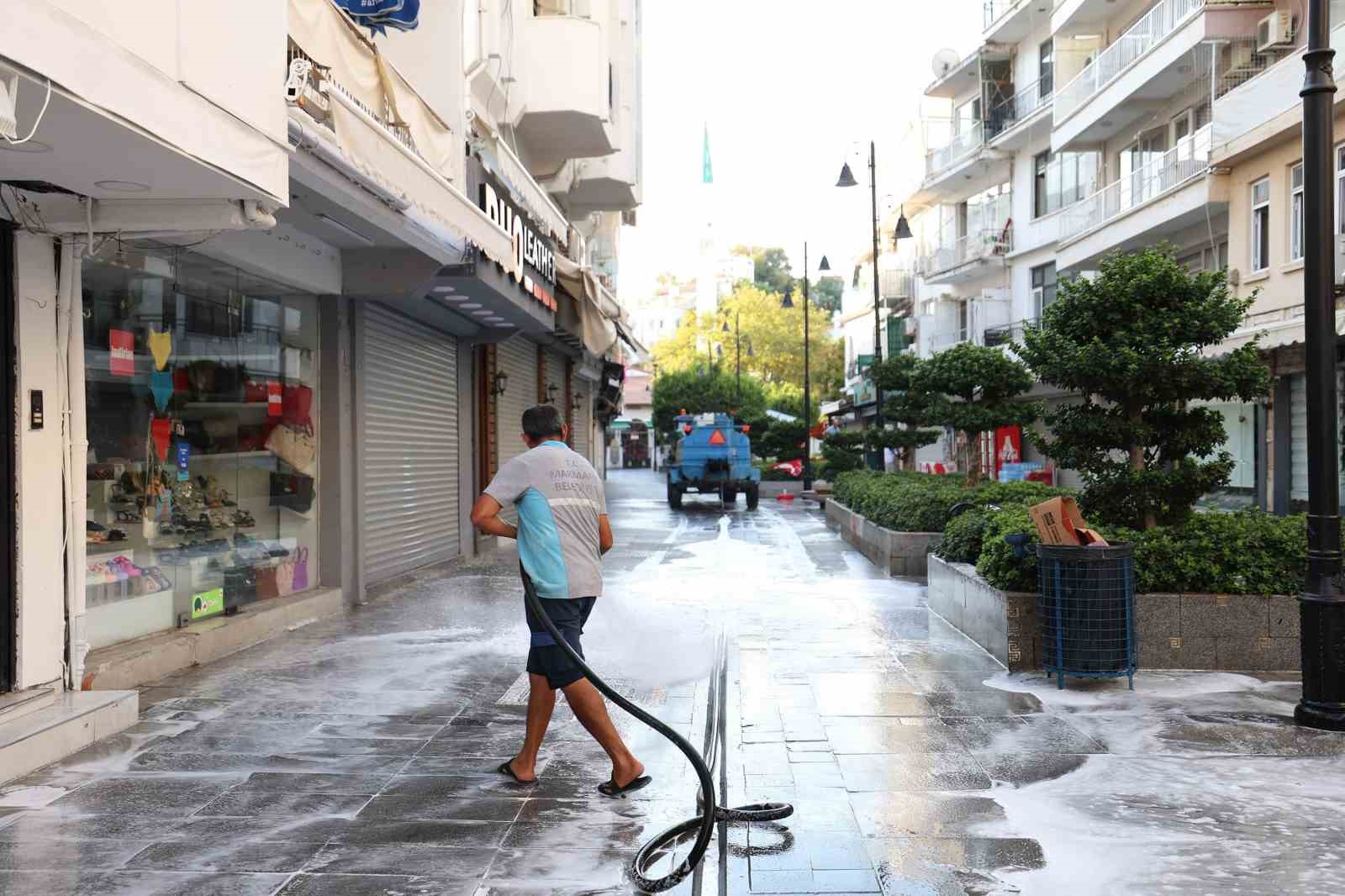 Marmaris Sevgi Yolu&rsquo;nda temizlik &ccedil;alışması