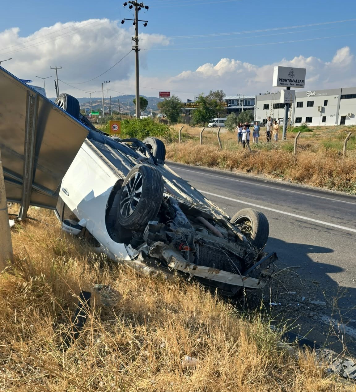 Kontrolden &ccedil;ıkan otomobil takla attı; 1 yaralı