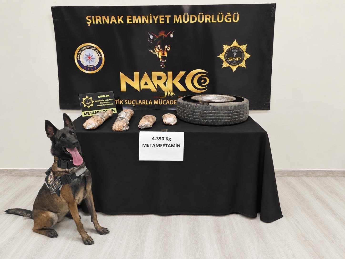 Şırnak&rsquo;ta stepneye gizlenmiş 4 kilo metamfetamin ele ge&ccedil;irildi