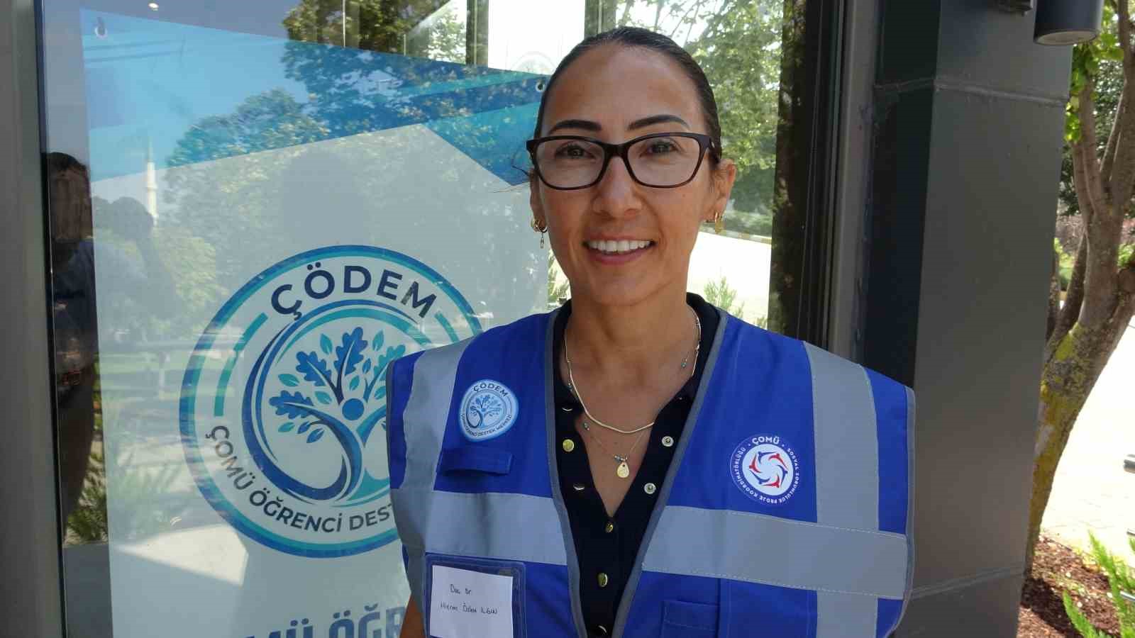 &Uuml;niversiteye gelen tilki kameraya b&ouml;yle yansıdı