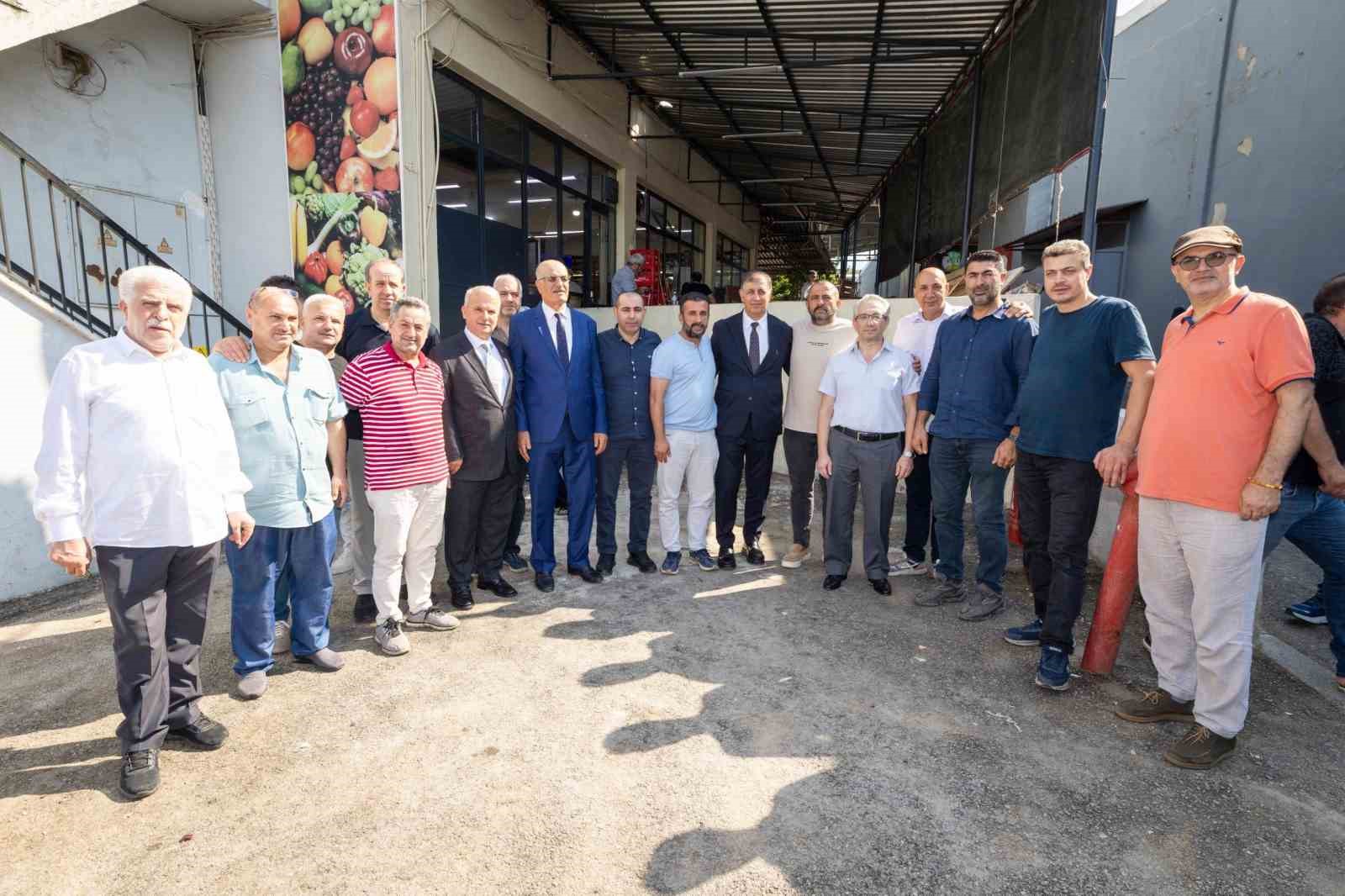 Başkan Tugay, hal esnafıyla buluştu