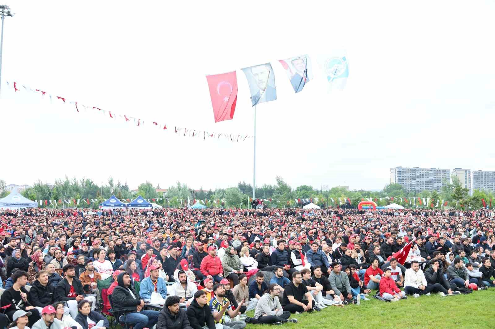 Kayseri, milli takım i&ccedil;in tek y&uuml;rek oldu