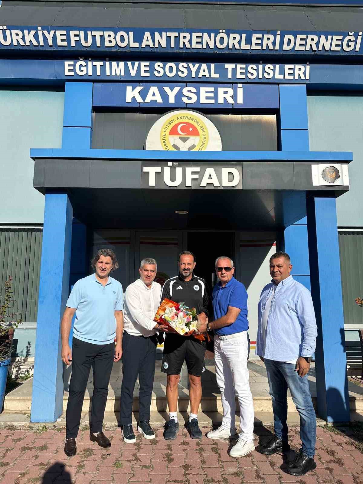 T&Uuml;FAD Kayseri Şubesi&rsquo;nden Adem &Ccedil;ak&rsquo;a &lsquo;hoşgeldin&rsquo; &ccedil;i&ccedil;eği