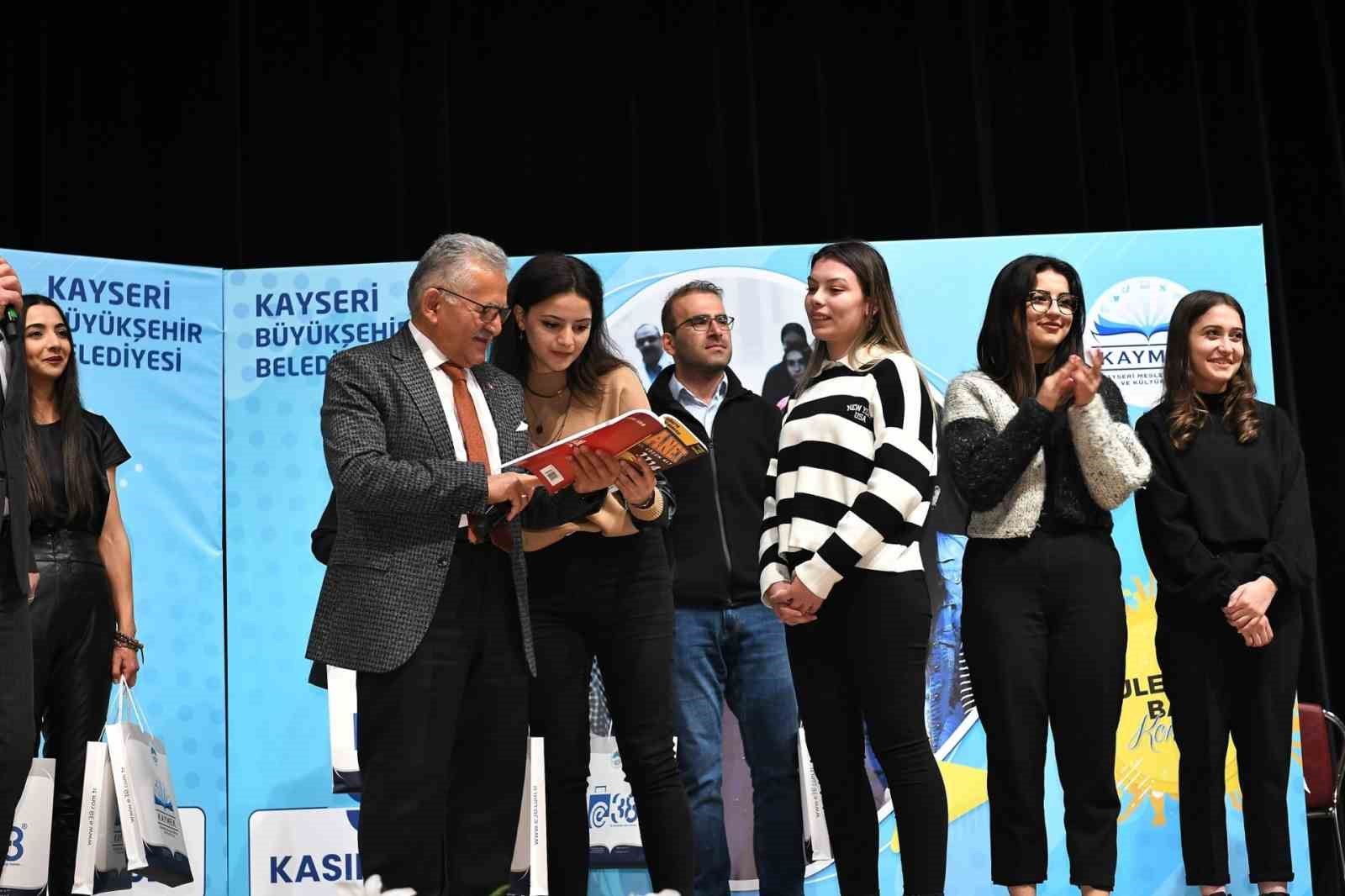 Başkan B&uuml;y&uuml;kkılı&ccedil;&rsquo;tan Kayseri&rsquo;yi tercih eden gen&ccedil;lere tebrik