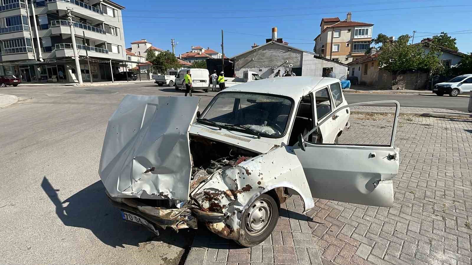 Karaman&rsquo;da film sahnelerini aratmayan kaza: 4 yaralı
