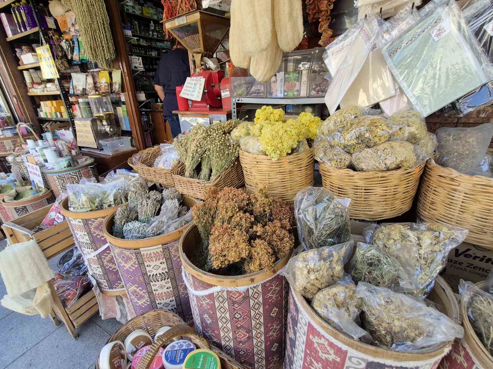Aktardan mevsim ge&ccedil;işlerinde bağışıklığı g&uuml;&ccedil;lendiren doğal &uuml;r&uuml;n tavsiyeleri