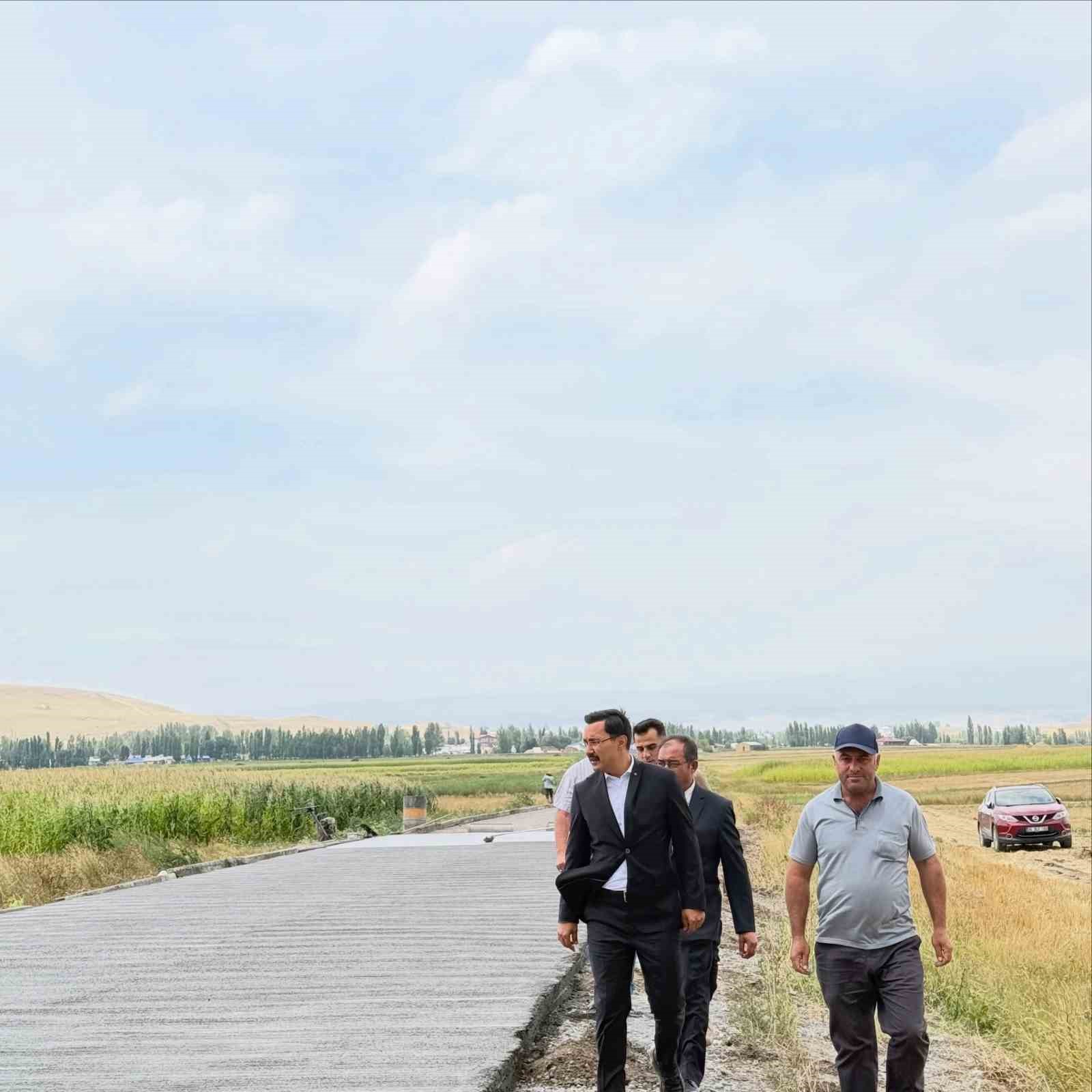 Akyaka&rsquo;da k&ouml;y yollarına beton dokunuş: B&uuml;y&uuml;k Pirveli&rsquo;de &ccedil;alışmalar s&uuml;r&uuml;yor