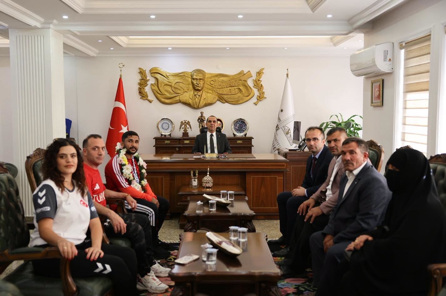 Iğdır Valisi Taşolar, bronz madalyalı milli judocu Salih Yıldız&rsquo;ı ağırladı
