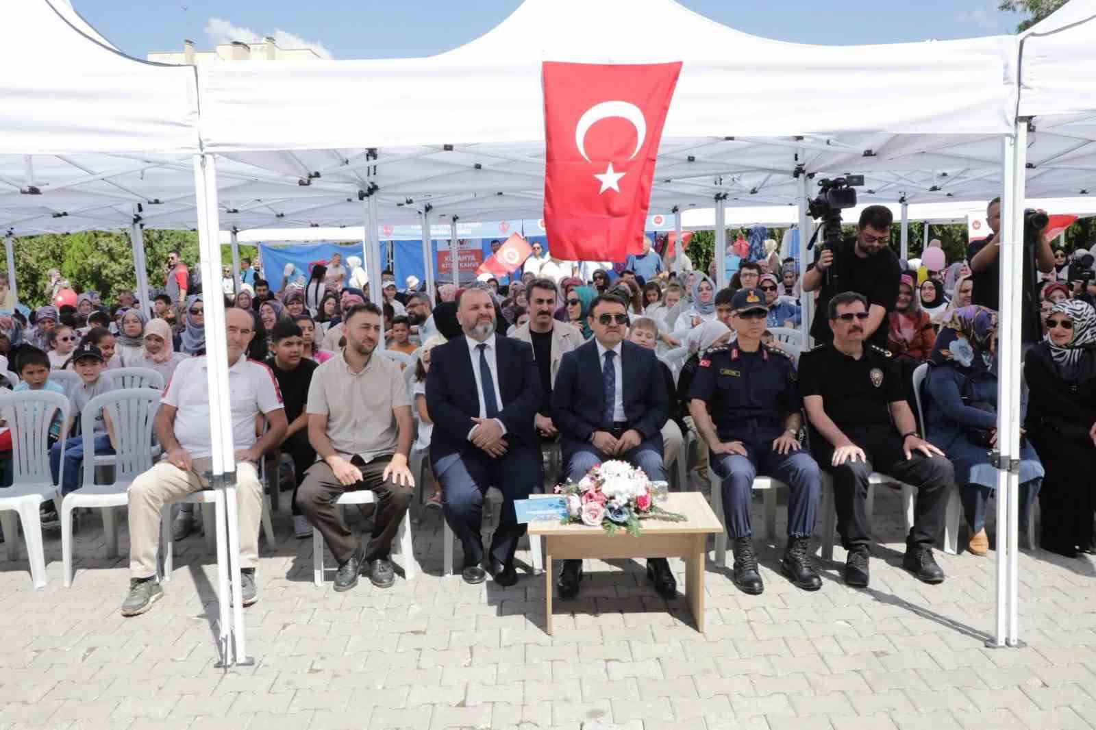 Vali Işın: "&Ccedil;ocukları korumanın tek yolu İslami ahlak ve terbiyedir"