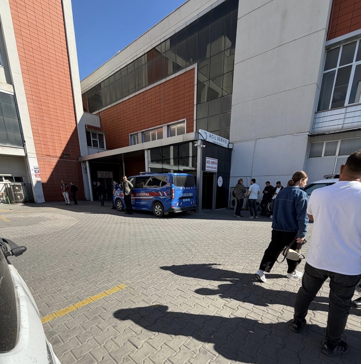 Akhisar&rsquo;da eşi tarafından bı&ccedil;aklanan kadın hayatını kaybetti