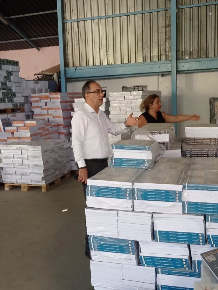 Efeler&rsquo;de ders kitapları &ouml;ğrencilerin sıralarındaki yerini almaya başladı