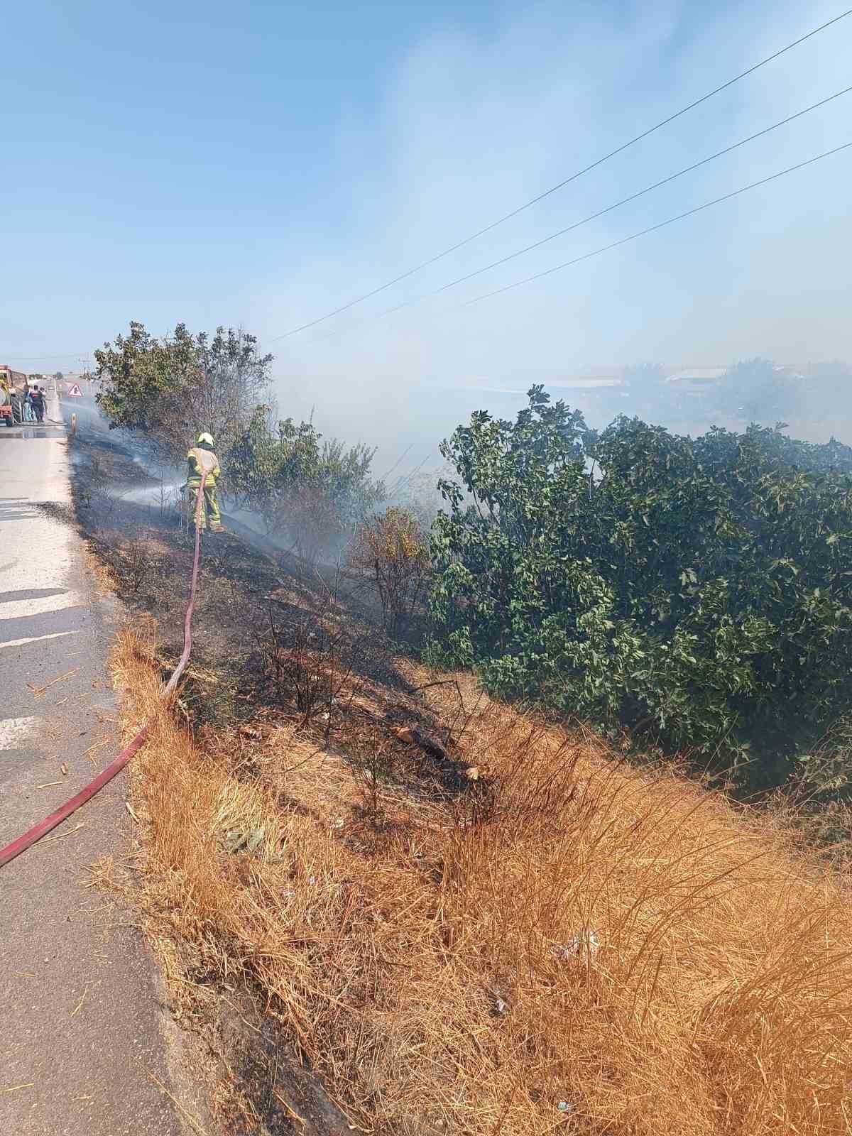 G&ouml;nen&rsquo;de korkutan yangın: 90 ton saman k&uuml;l oldu
