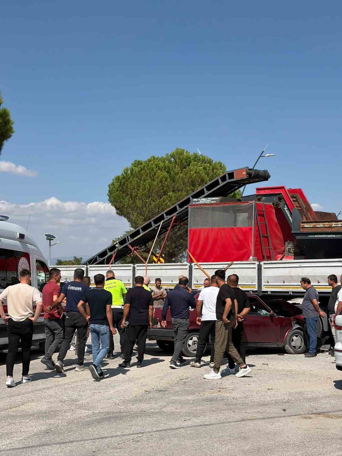 Burdur&rsquo;da otomobil ile tır &ccedil;arpıştı: 2 yaralı