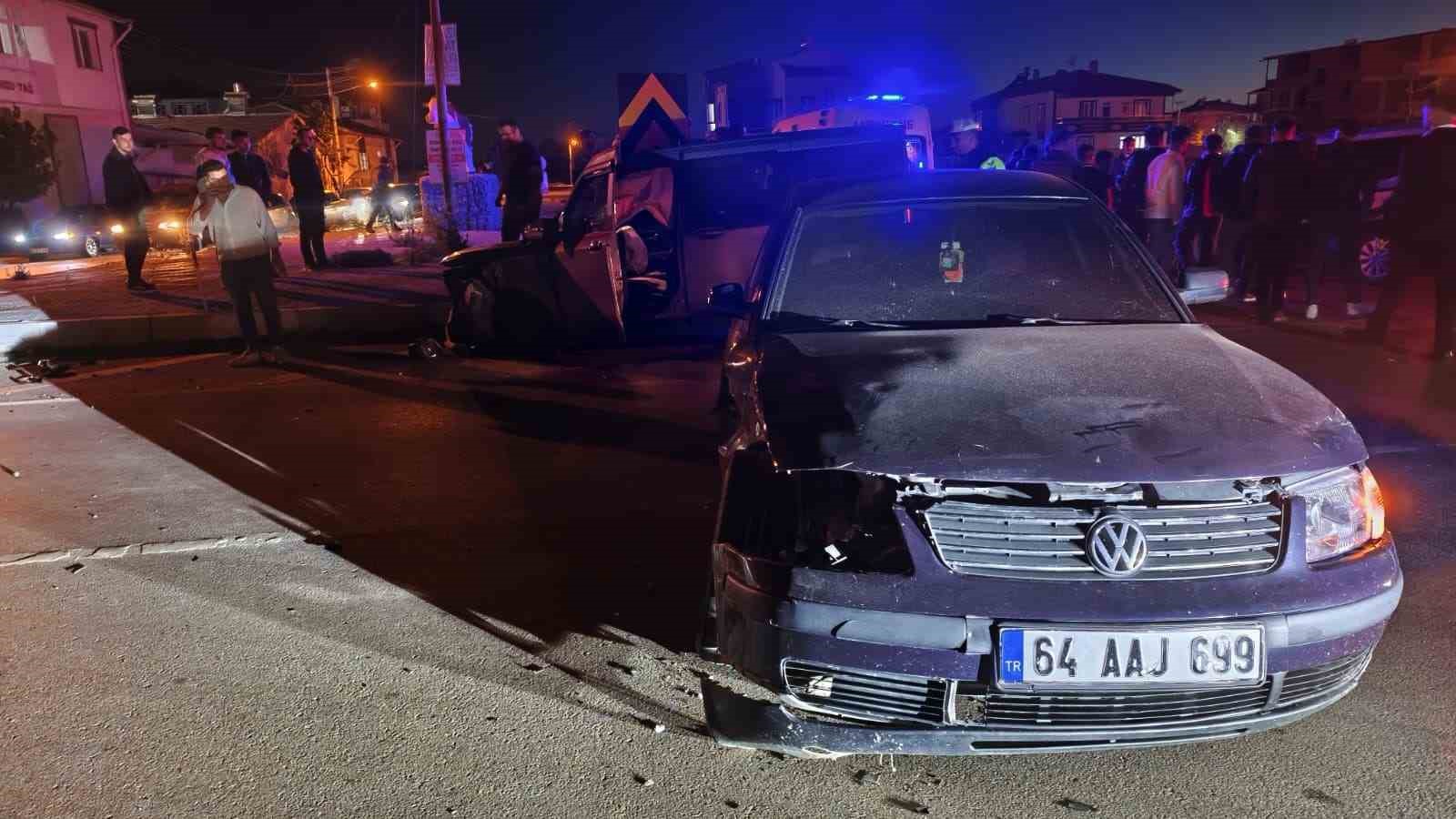 İki otomobilin &ccedil;arpıştığı kazada 4 kişi yaralandı