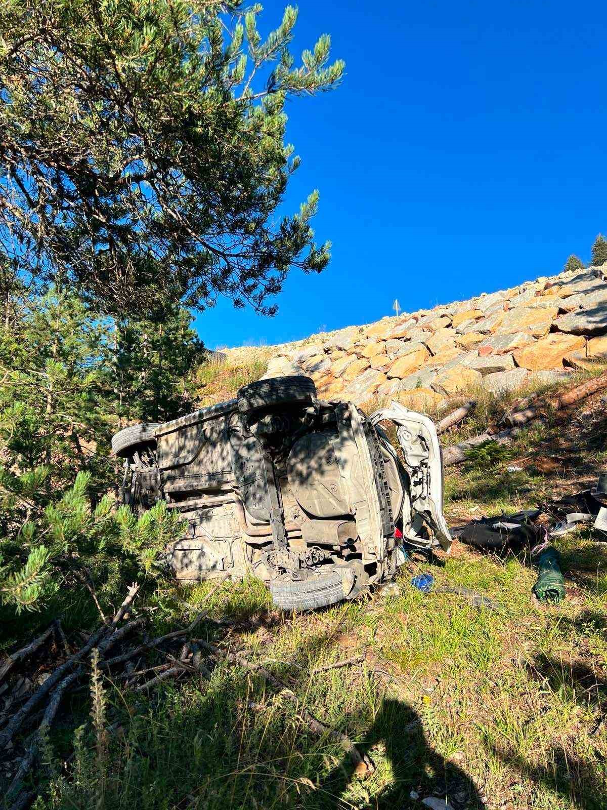 Kastamonu&rsquo;da otomobil şarampole yuvarlandı: 5 yaralı