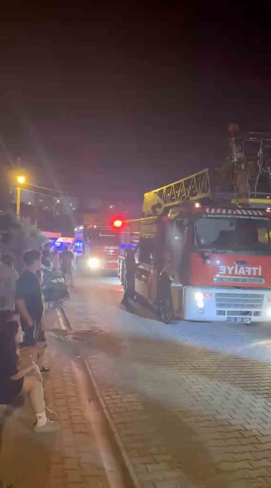 Ayvalık&rsquo;ta aynı apartmanın bodrum katında bir g&uuml;nde iki kez yangın &ccedil;ıktı