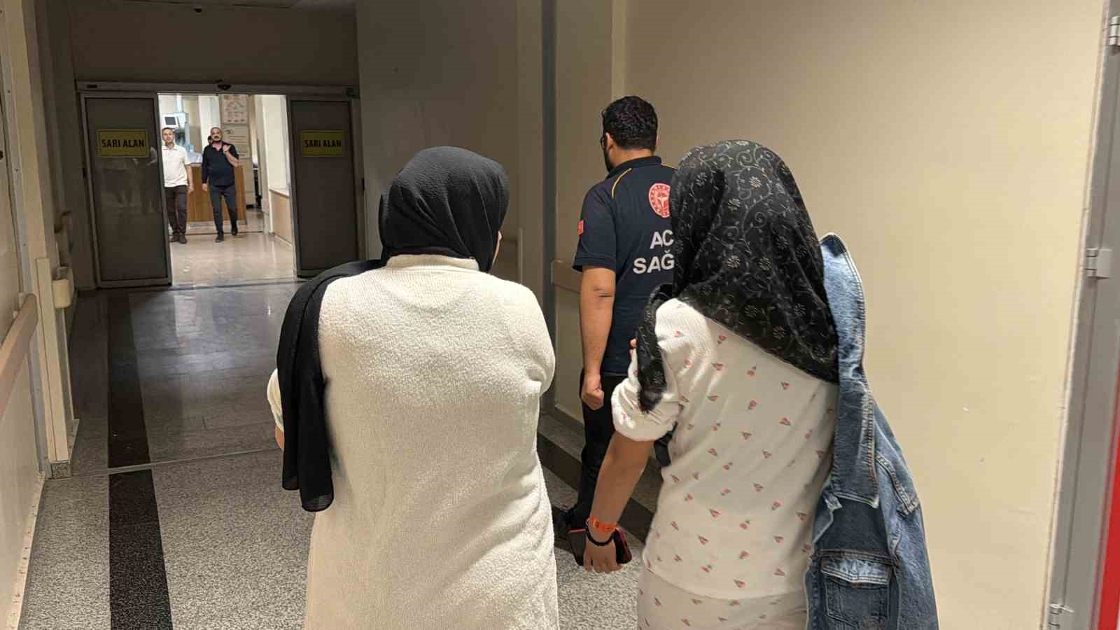 Yurtta kalan iki &ouml;ğrenci gıda zehirlenmesi ş&uuml;phesiyle hastaneye kaldırıldı