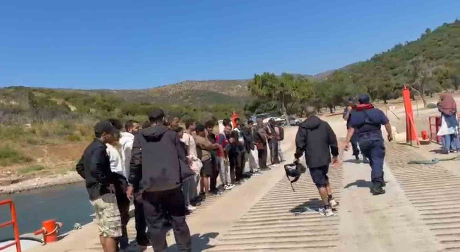 İzmir&rsquo;de 56 d&uuml;zensiz g&ouml;&ccedil;men yakalandı, 20 g&ouml;&ccedil;men kurtarıldı