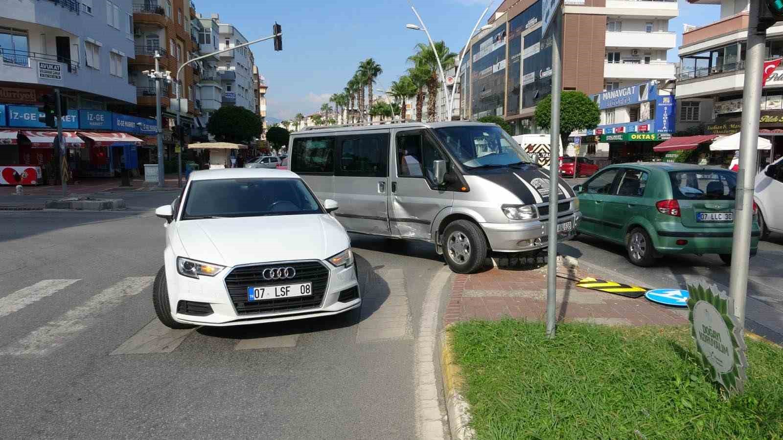 Antalya&rsquo;da ağır &ccedil;ekim gibi kaza