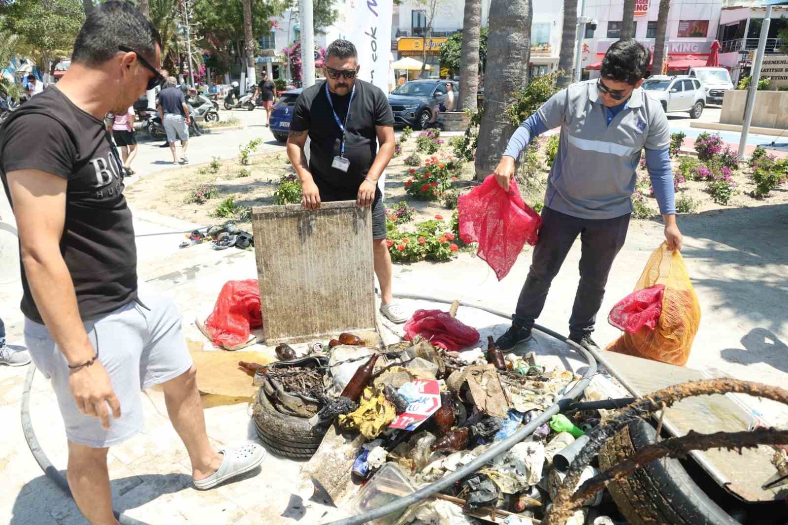 Deniz dibi temizliği Turgutreis’te yapıldı