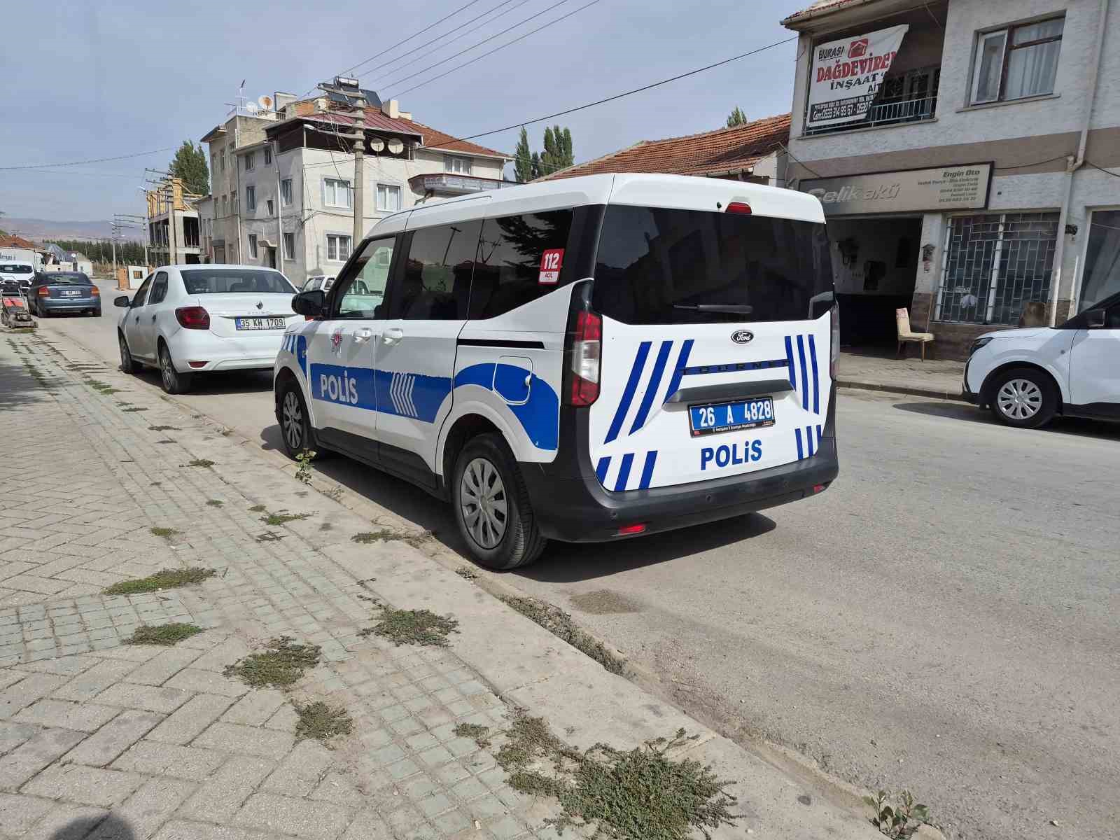 Eskişehir&rsquo;de 52 yaşındaki adam merdivenin altında &ouml;l&uuml; bulundu