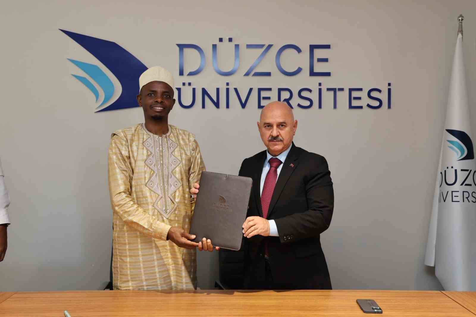 Ruanda M&uuml;ft&uuml;s&uuml; Rekt&ouml;r S&ouml;zbir ile g&ouml;r&uuml;şt&uuml;