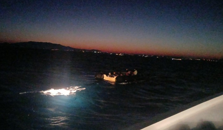 Yunanistan&rsquo;ın &ouml;l&uuml;me terk ettiği 57 d&uuml;zensiz g&ouml;&ccedil;men kurtarıldı