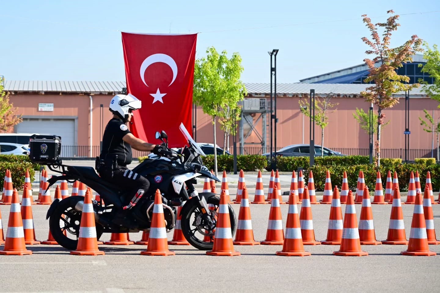 Bursa&rsquo;da yunus polisleri temel eğitim kursunu tamamladı