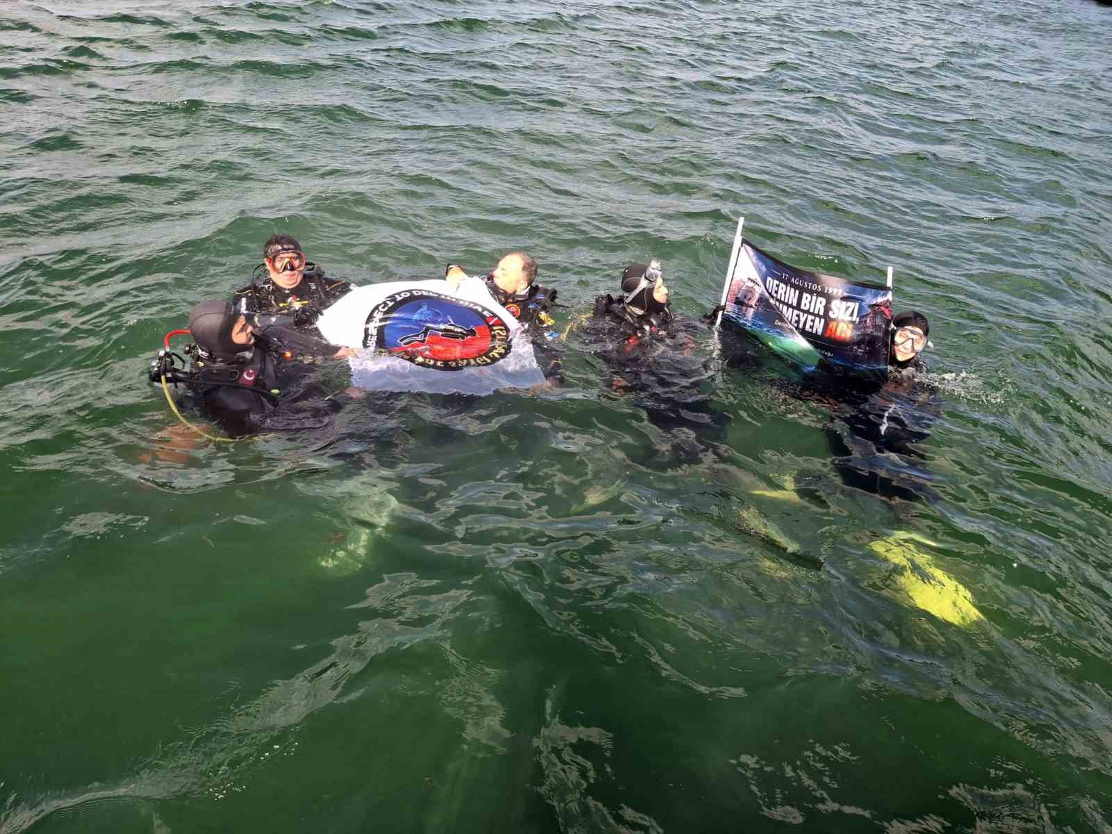 Marmara&rsquo;nın karanlık gecesi derinlerde anıldı: "17 Ağustos derin bir sızı, dinmeyen acı"