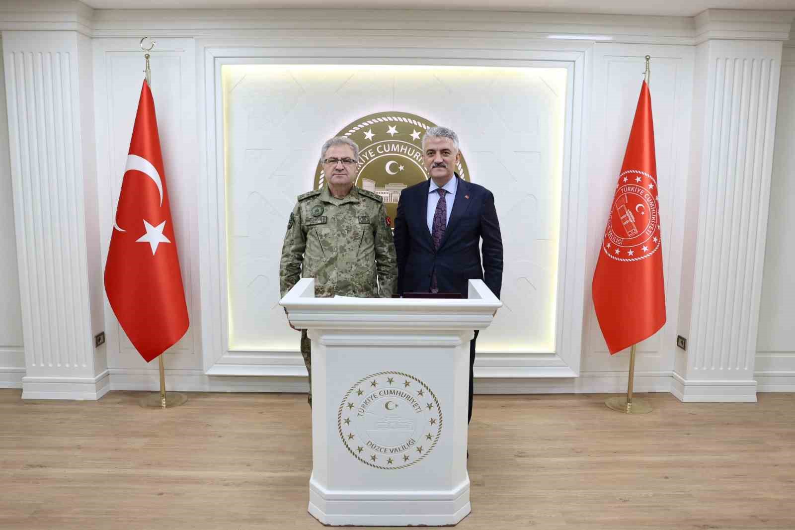 Kara Kuvvetleri Komutanı Orgeneral Metin Tokel D&uuml;zce&rsquo;de