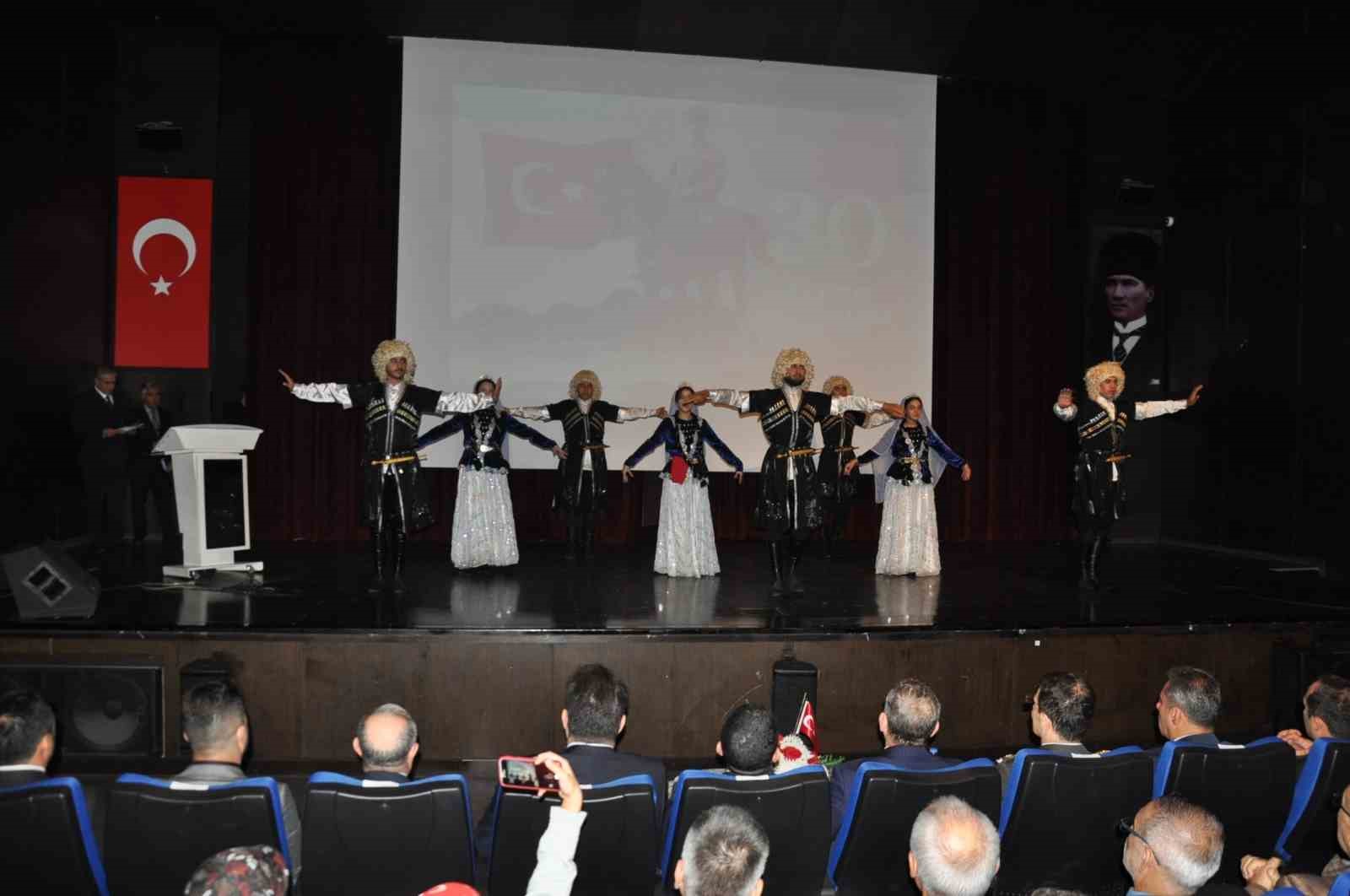 Kars&rsquo;ta 30 Ağustos Zafer Bayramı&rsquo;nın 104. yıl d&ouml;n&uuml;m&uuml; coşkuyla kutlandı