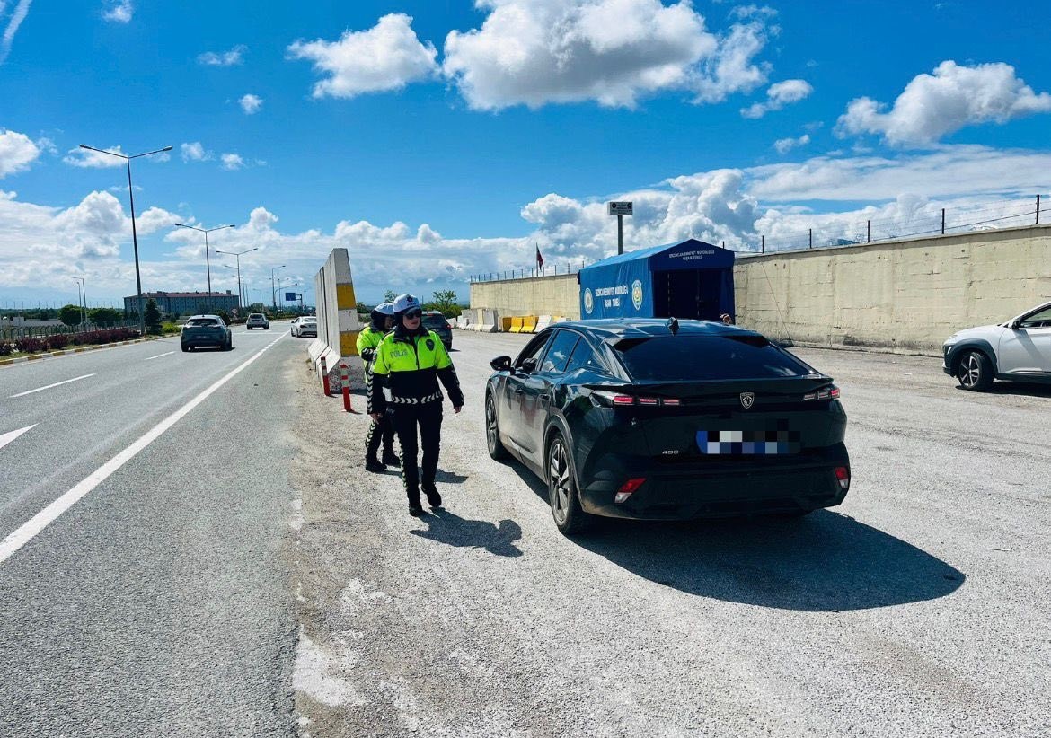 Erzincan’da bayram tedbirleri kapsamında sivil otobüs denetimi yapıldı