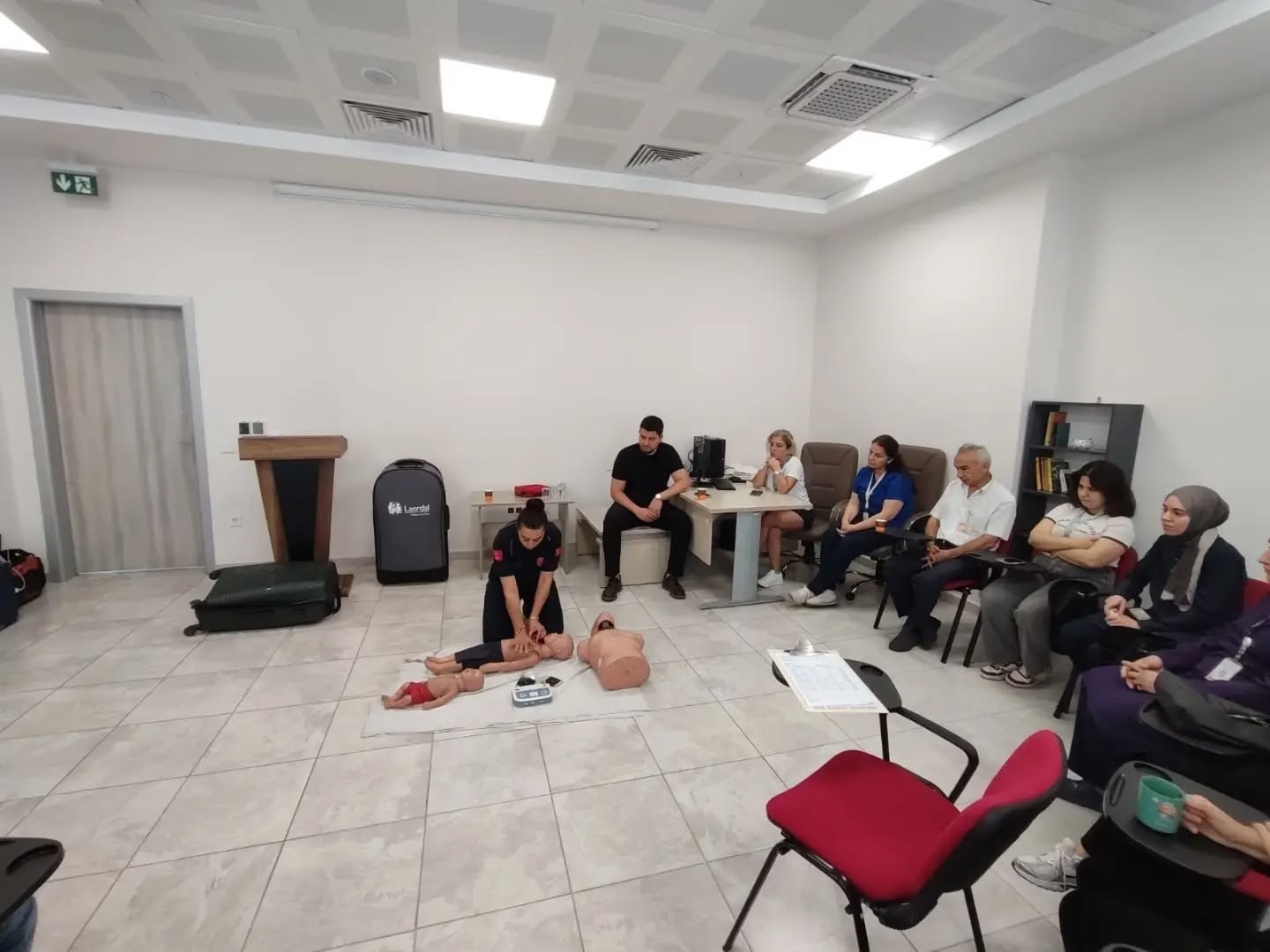 Karacasu Devlet Hastanesi&rsquo;nde CPR eğitimi verildi