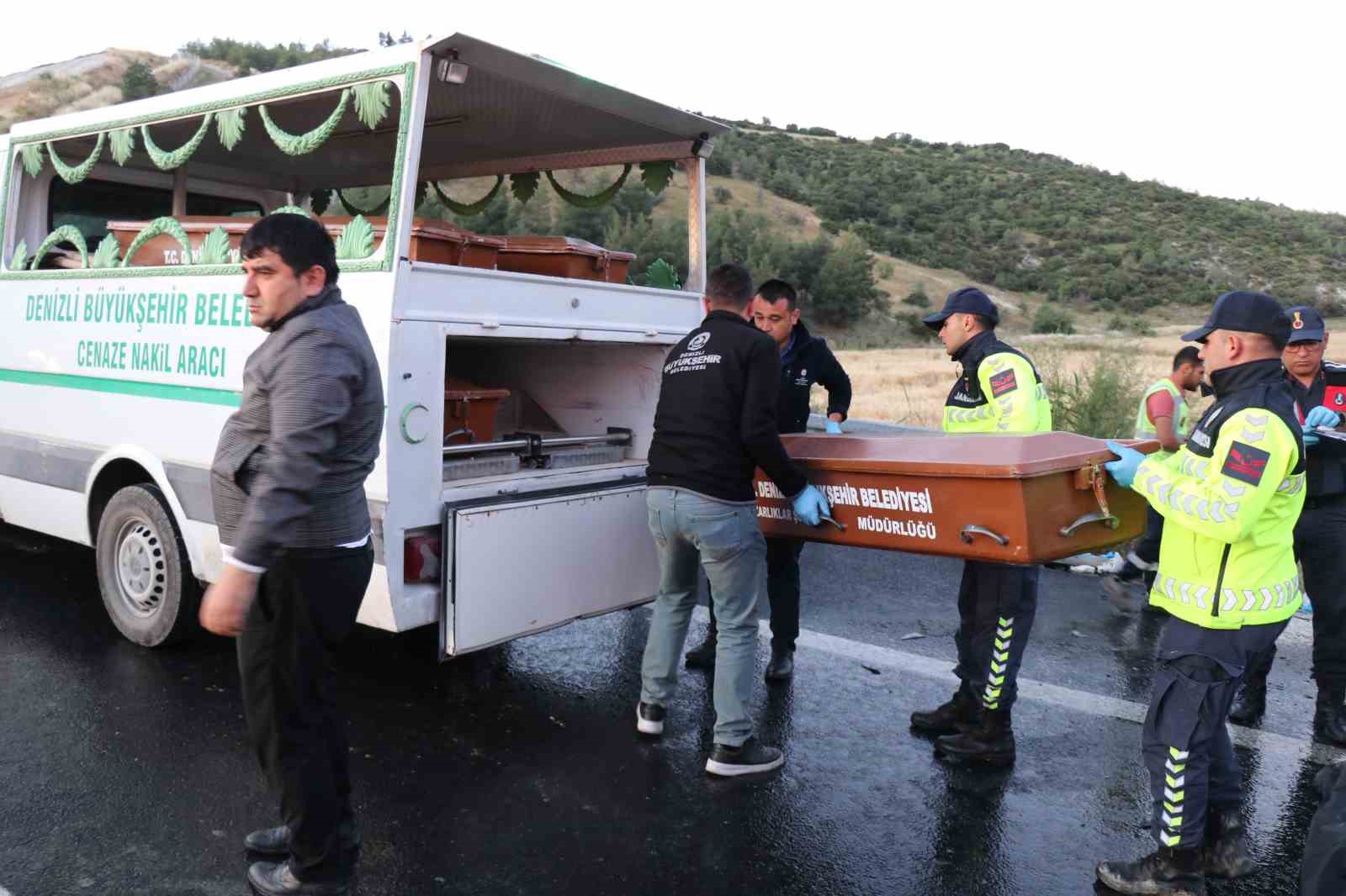 Denizli&rsquo;deki otob&uuml;s kazasında &ouml;lenlerin kimlikleri belli oldu