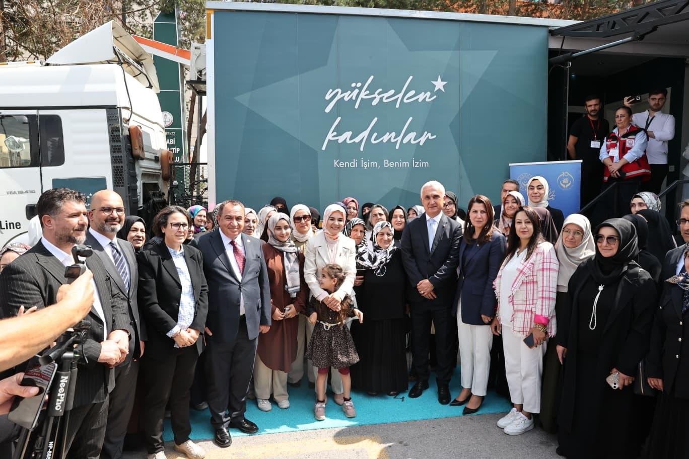 Bakan G&ouml;ktaş, Muş&rsquo;ta Y&uuml;kselen Kadınlar Girişimcilik Eğitim Tırı&rsquo;nı ziyaret etti