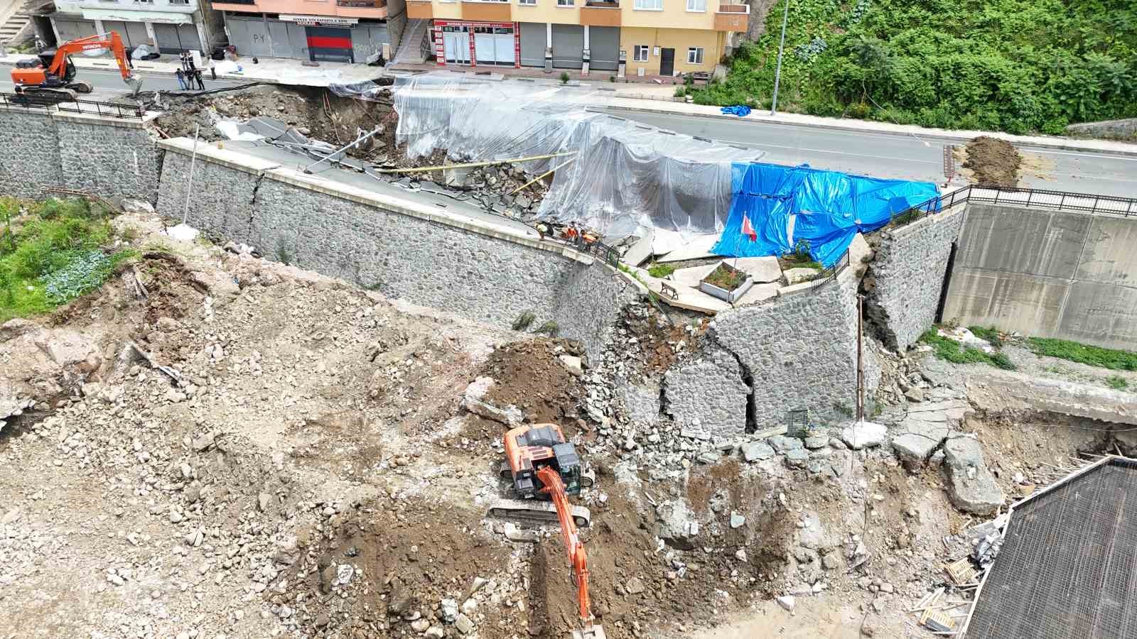 Rize&rsquo;de &ccedil;&ouml;ken yolla ilgili tahliye edilen bina sakinleri "Biz uyarmıştık" dedi