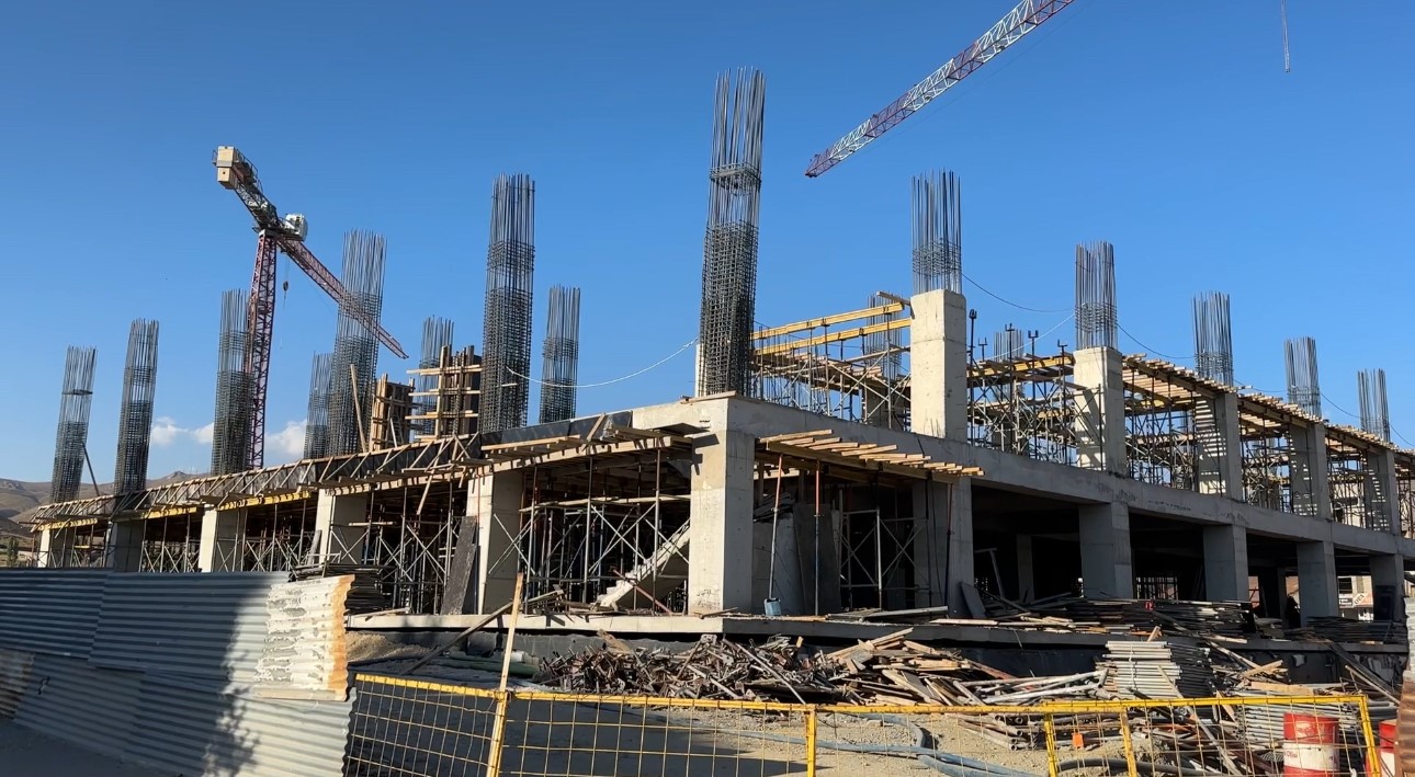 Y&uuml;ksekova&rsquo;da 100 yataklı hastane ek binası y&uuml;kseliyor