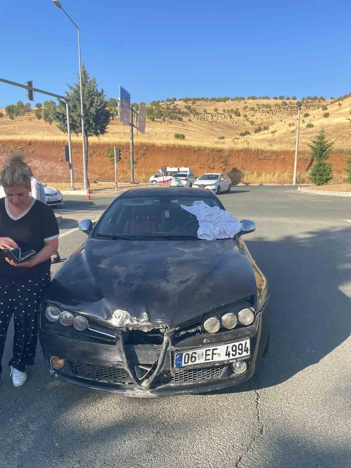 Elazığ&rsquo;da kaza yapan Tofaş takla attı: 3&rsquo;&uuml; &ccedil;ocuk 7 yaralı
