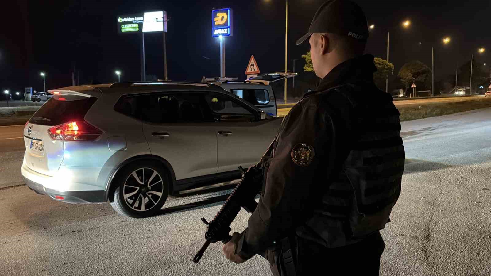 D-100&rsquo;de polis ekiplerinden geniş &ccedil;aplı denetim