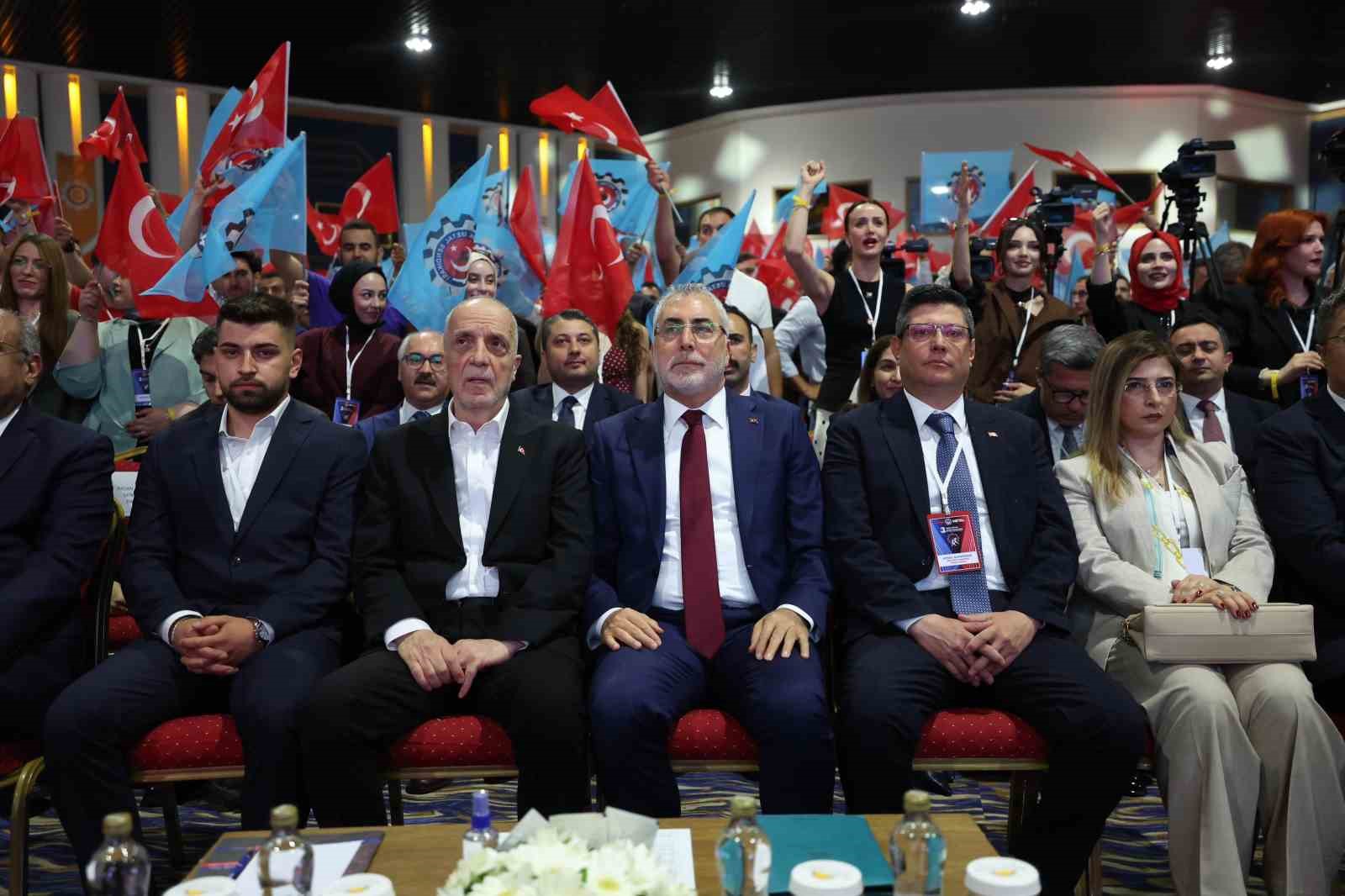 Bakan Işıkhan: "Gençlerimizin dijital bağımlılık konusuna dikkatle eğilmesi gerektiğini düşünüyorum"